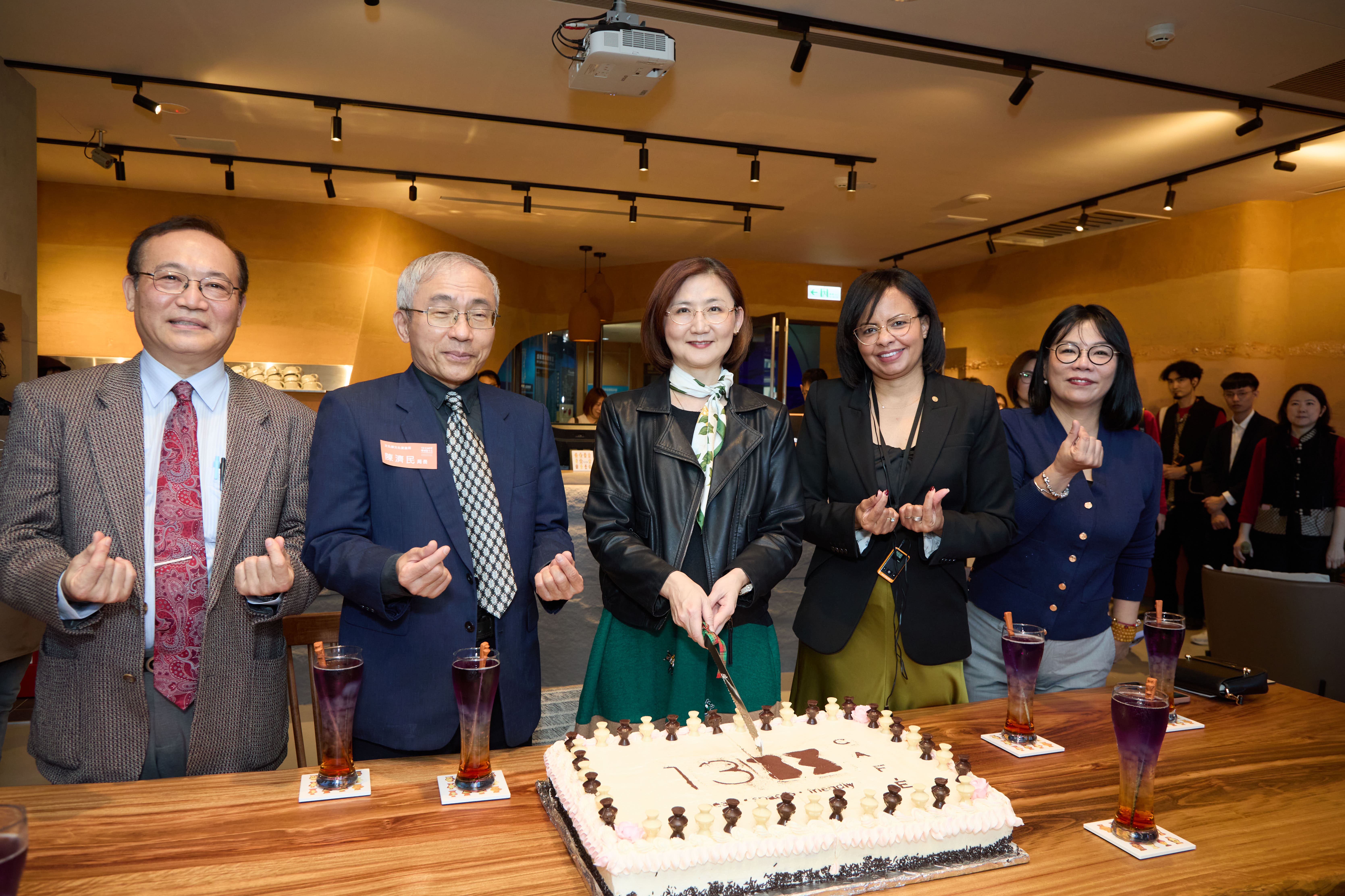 結合水下考古文物 全臺唯一考古咖啡廳飄香十三行博物館開幕 - https://www.watchmedia01.com