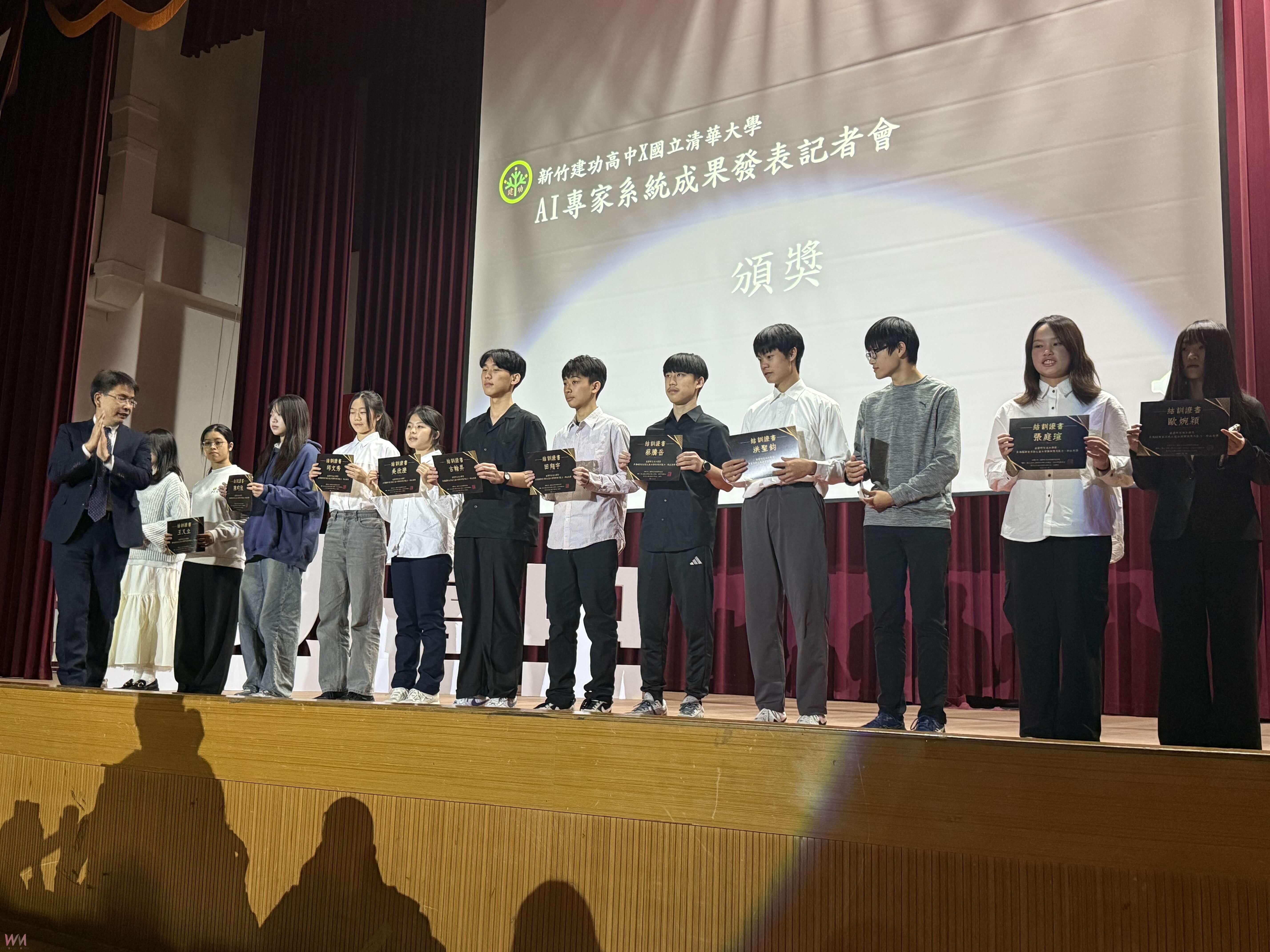 10堂課讓高中生也能用AI賺第一桶金     建功高中成果發表驚豔全場 - https://www.watchmedia01.com