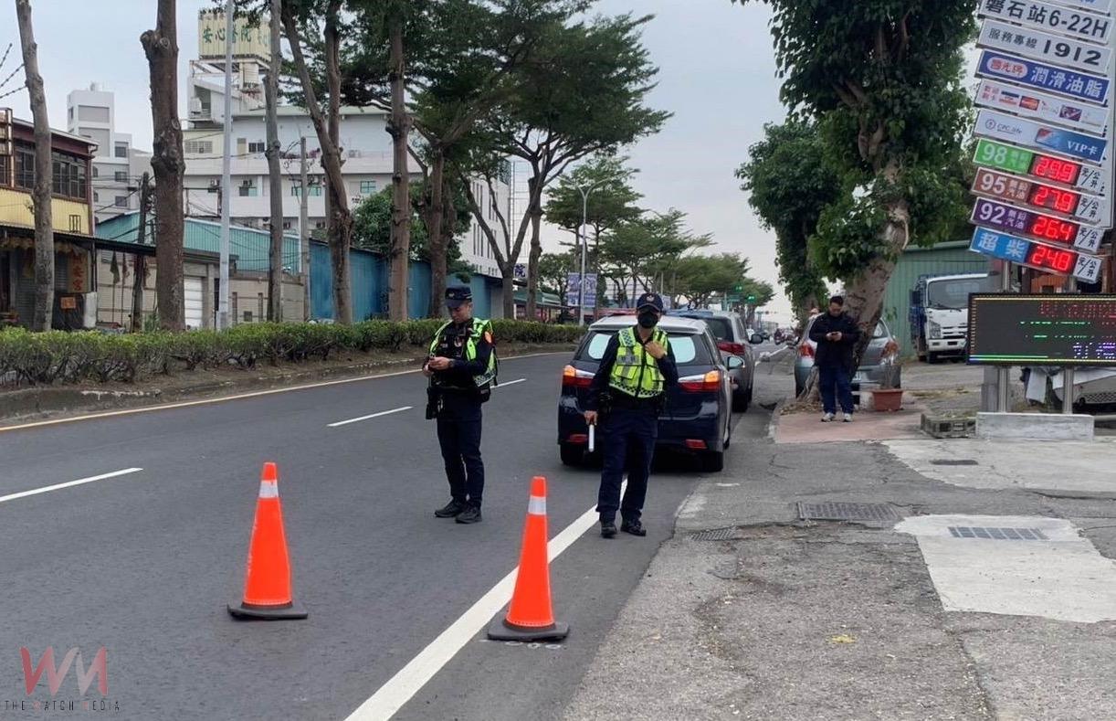 演練過程逼真，讓現場不知情提款民眾誤以為真實案件發生，立即撥打110報案。（圖/嘉義市警察局提供）