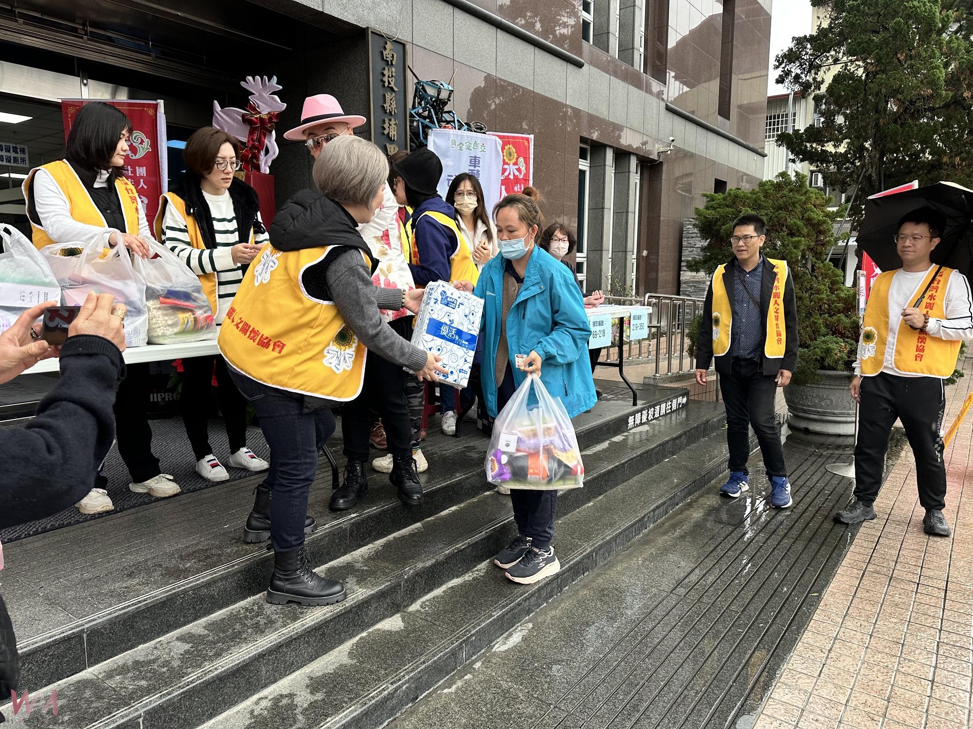 台灣水麗人文關懷協會關懷埔里弱勢戶發送愛心物資深獲感激 - https://www.watchmedia01.com