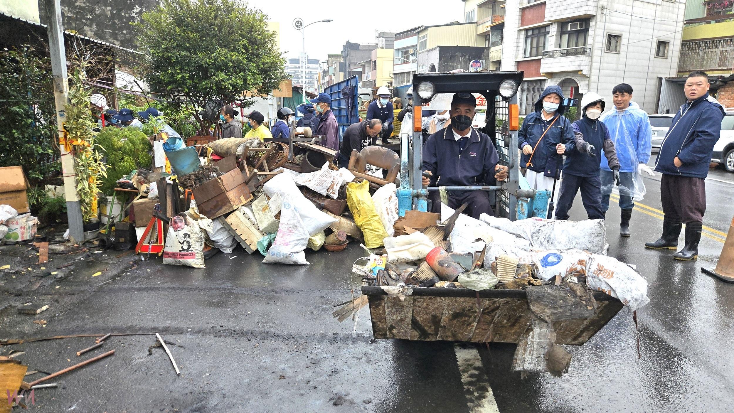 草屯近郊火噬民宅 慈濟志工冒雨動員協助清掃 - https://www.watchmedia01.com