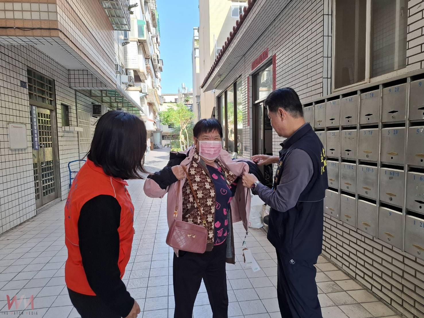 暖身！彰化榮民眷寒冬獲關懷　禦寒外套送到手 - https://www.watchmedia01.com