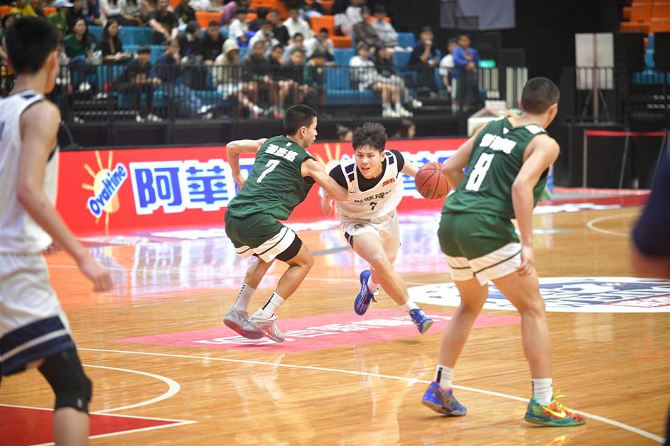 張承曄、王家程雙槍發威　成功高中71比63搶下八強門票 - https://www.watchmedia01.com