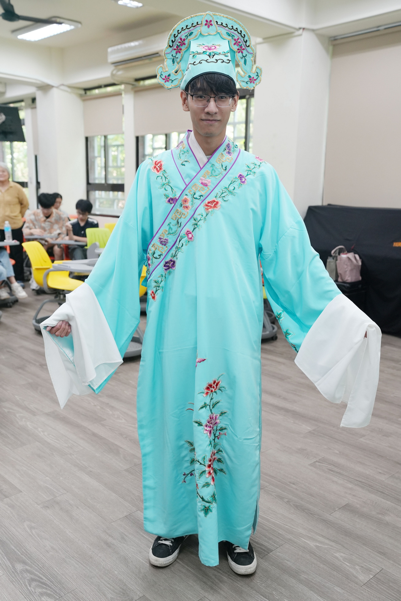 歌仔戲也能很潮!大葉學生換戲服、學身段玩戲曲 - https://www.watchmedia01.com