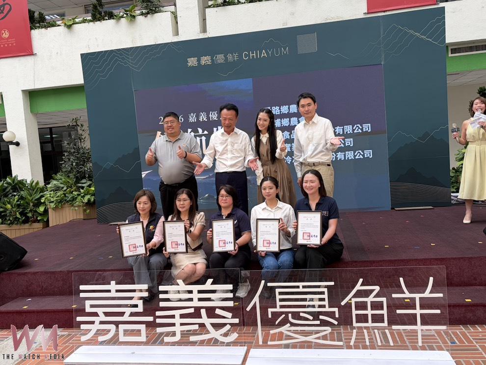 翁章梁帶領團隊行銷縣內優質農漁畜產品、加工食品,推動「嘉義優鮮」好物共同品牌,邀請民眾中秋送禮選擇嘉義優鮮,把嘉義在地好品質與好味道分享給好親友。(圖/記者陳惲朋攝)