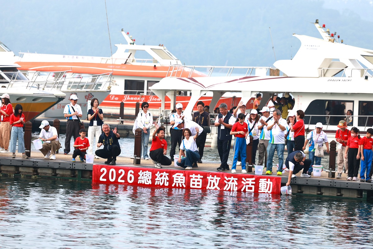 第44屆日月潭國際萬人泳渡盛大登場 2萬1700人挑戰 「實名制雙晶片」安全再升級