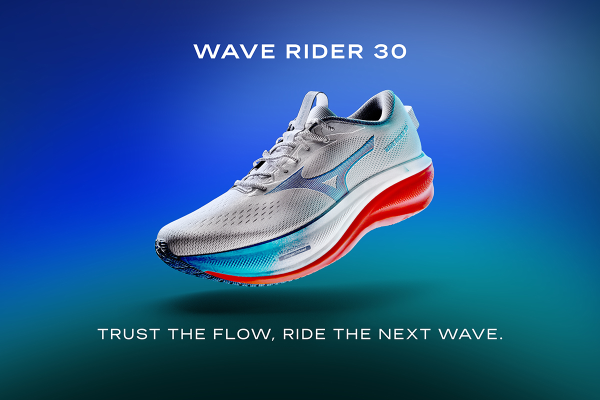 從落地到推蹬，釋放最流暢的靈魂。MIZUNO WAVE RIDER 30 首度搭載全掌波浪板，改寫三十年的乘浪體驗