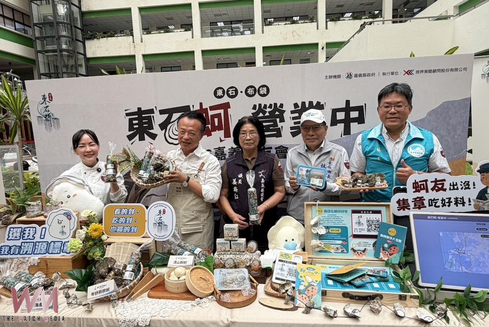 嘉義優鮮最佳代言人-翁章梁縣長攜手護理師主廚網紅陸巧因行銷「東石蚵」,邀請國人秋天來遊嘉義及品嚐美味牡蠣。(圖/記者陳惲朋攝)