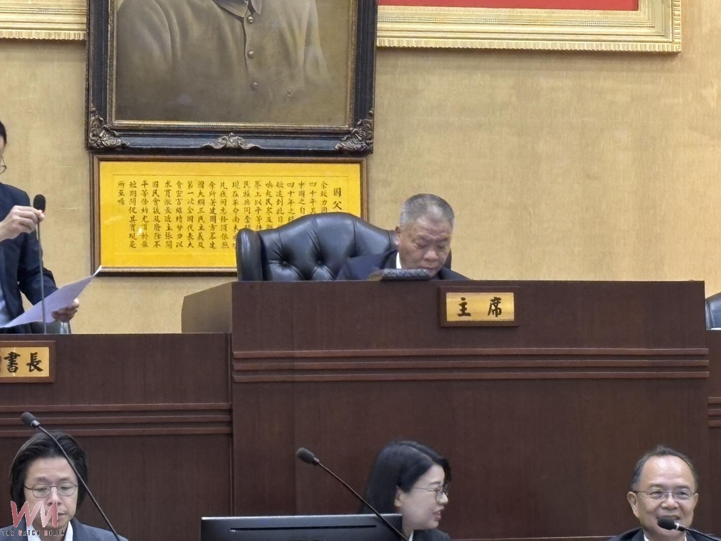 謝典霖遭押衝擊彰化議會 許原龍主持:先做好分內工作 - https://www.watchmedia01.com