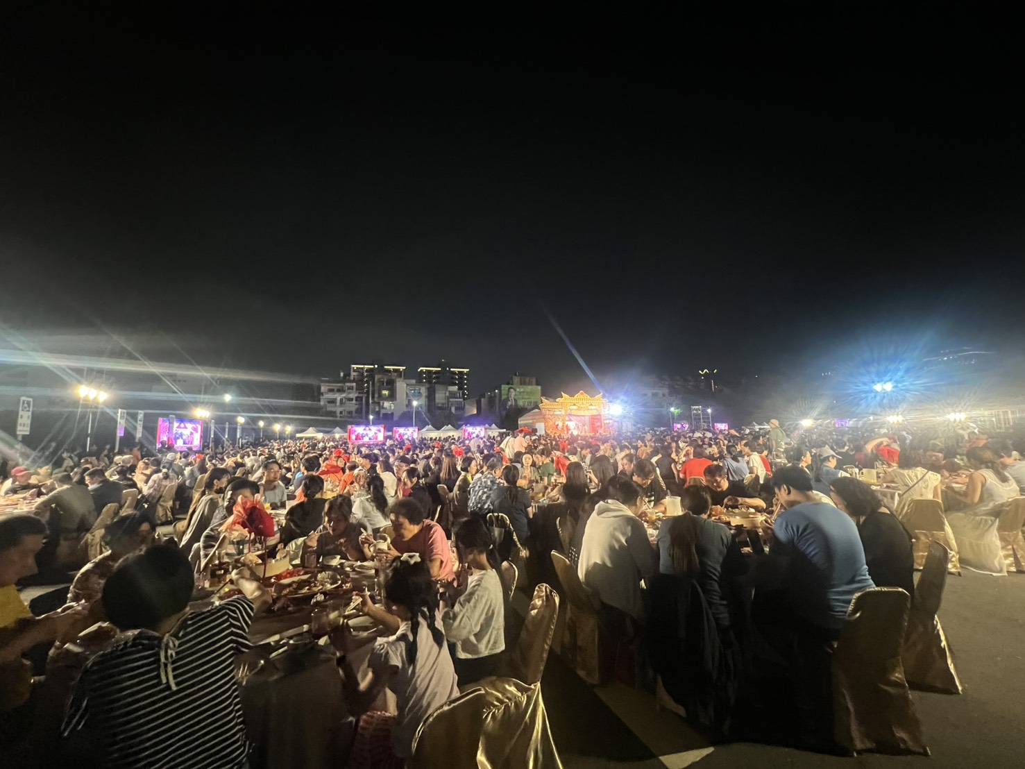 台南鍘美藝術節「辦桌出現1飲料」！陳世美遭玩地獄梗　主辦單位被讚爆