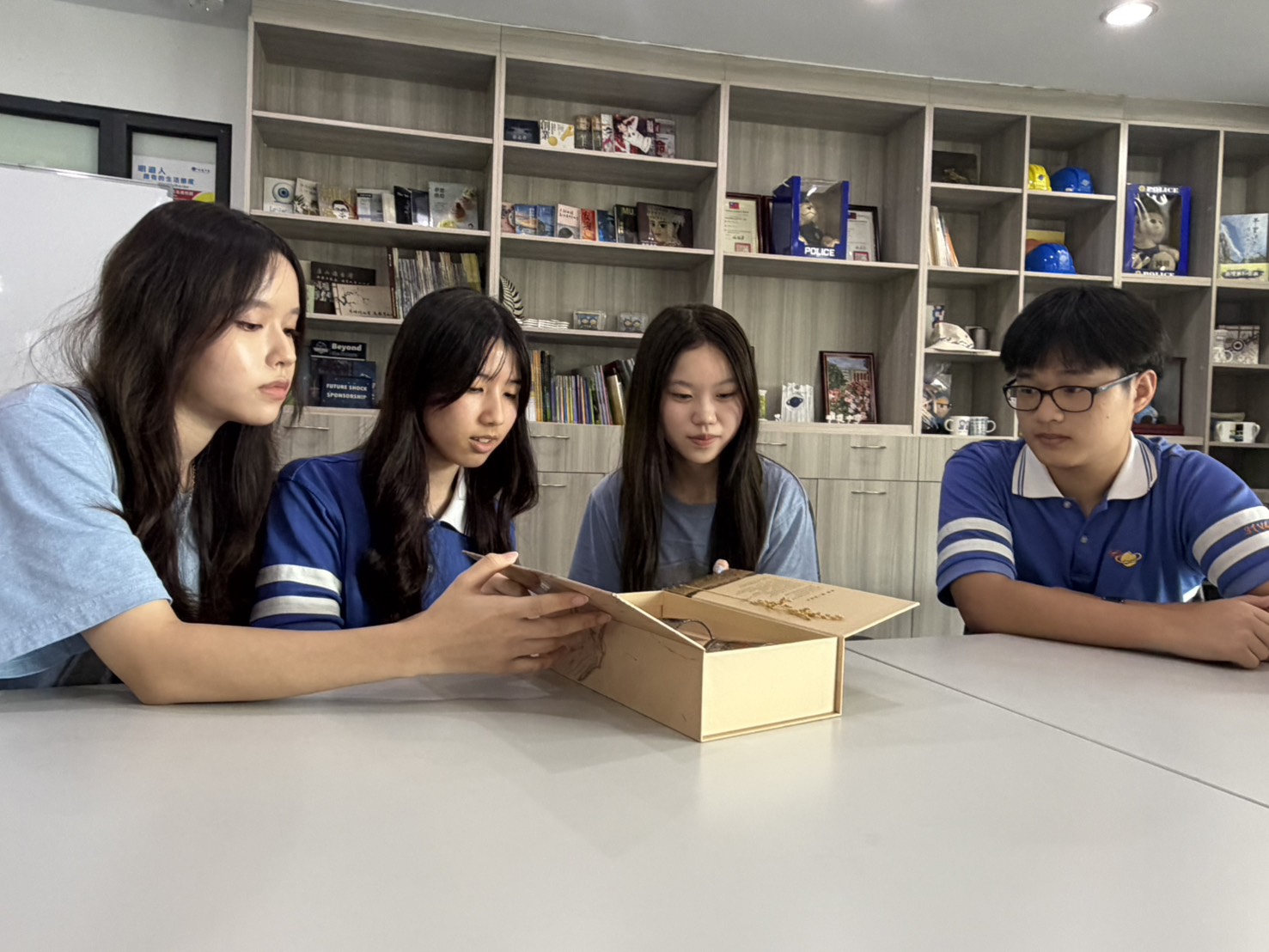 (有影片)/高中生設計力登場 「享遇」禮盒串起土地與電影 - https://www.watchmedia01.com