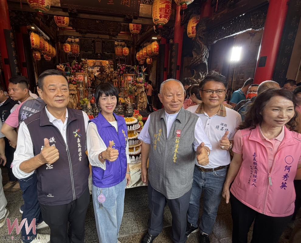 新港奉天宮舉辦「開臺媽祖契子女中秋回宮大團圓」,邀請來自全國各地的媽祖契子女回宮團拜,共度中秋佳節。(圖/記者陳惲朋攝)