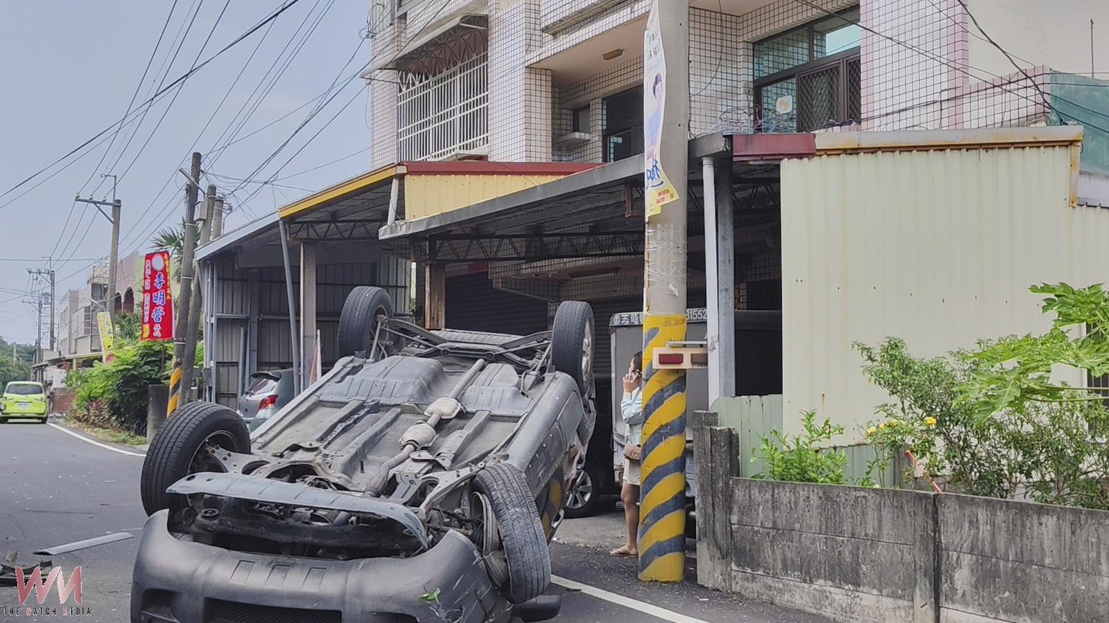 (有影片)/田尾前鄉長載妻撞車翻肚 夫妻受困消防破門救出 - https://www.watchmedia01.com