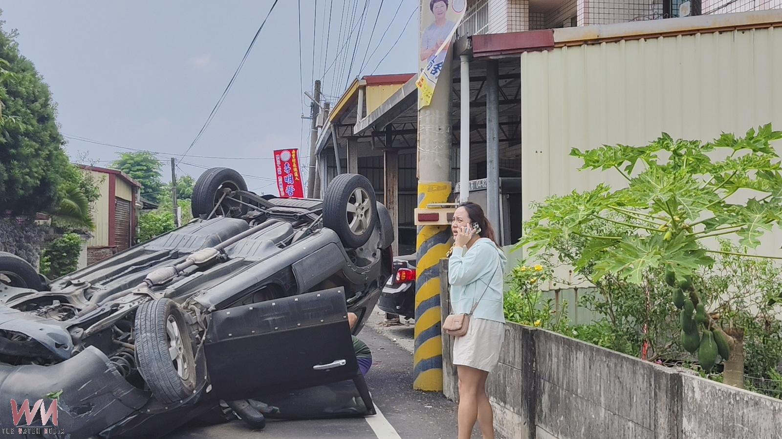 (有影片)/田尾前鄉長載妻撞車翻肚 夫妻受困消防破門救出 - https://www.watchmedia01.com