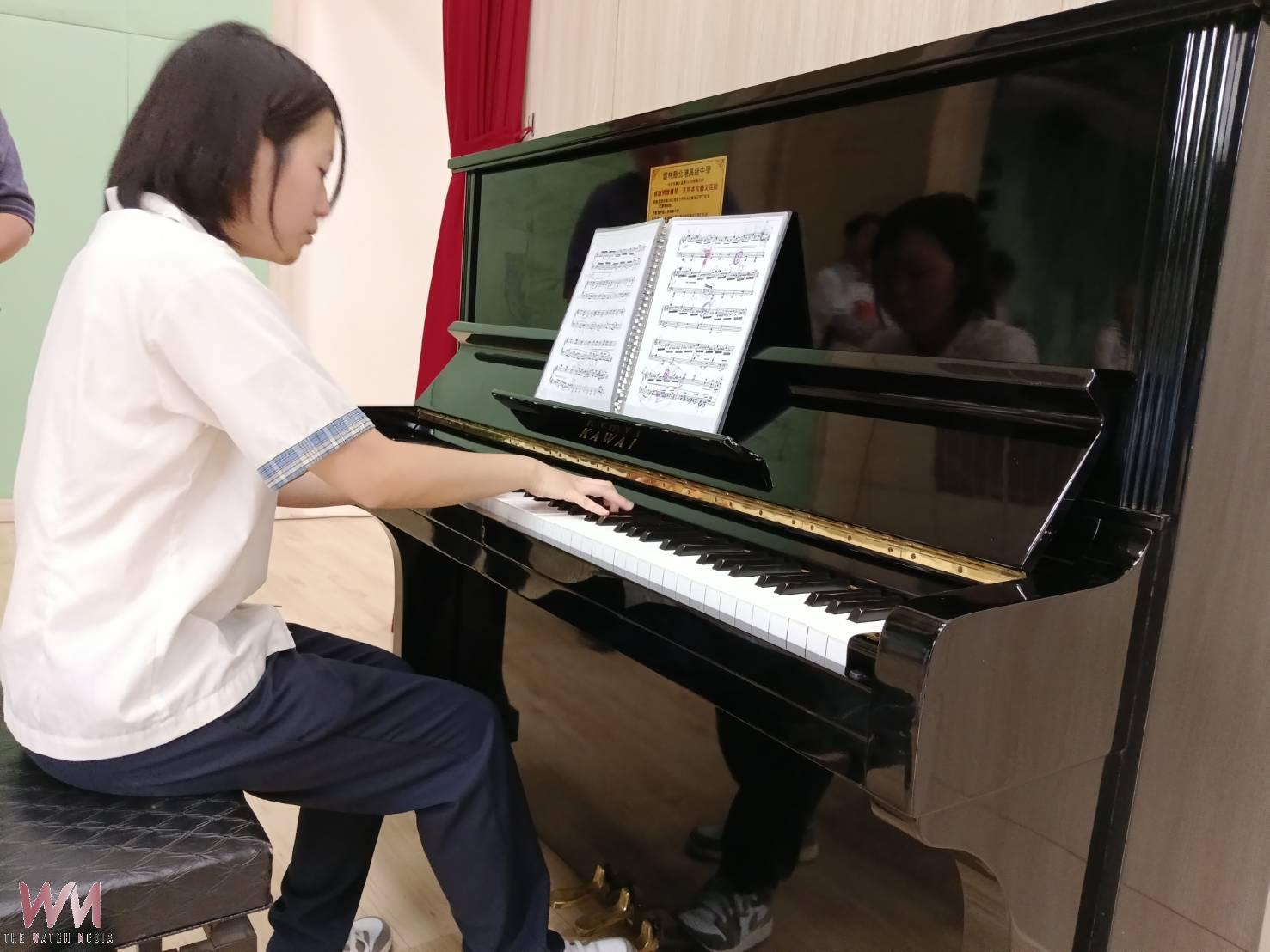 扶輪傳愛暖校園 扶輪公益網跨區捐贈鋼琴 - https://www.watchmedia01.com