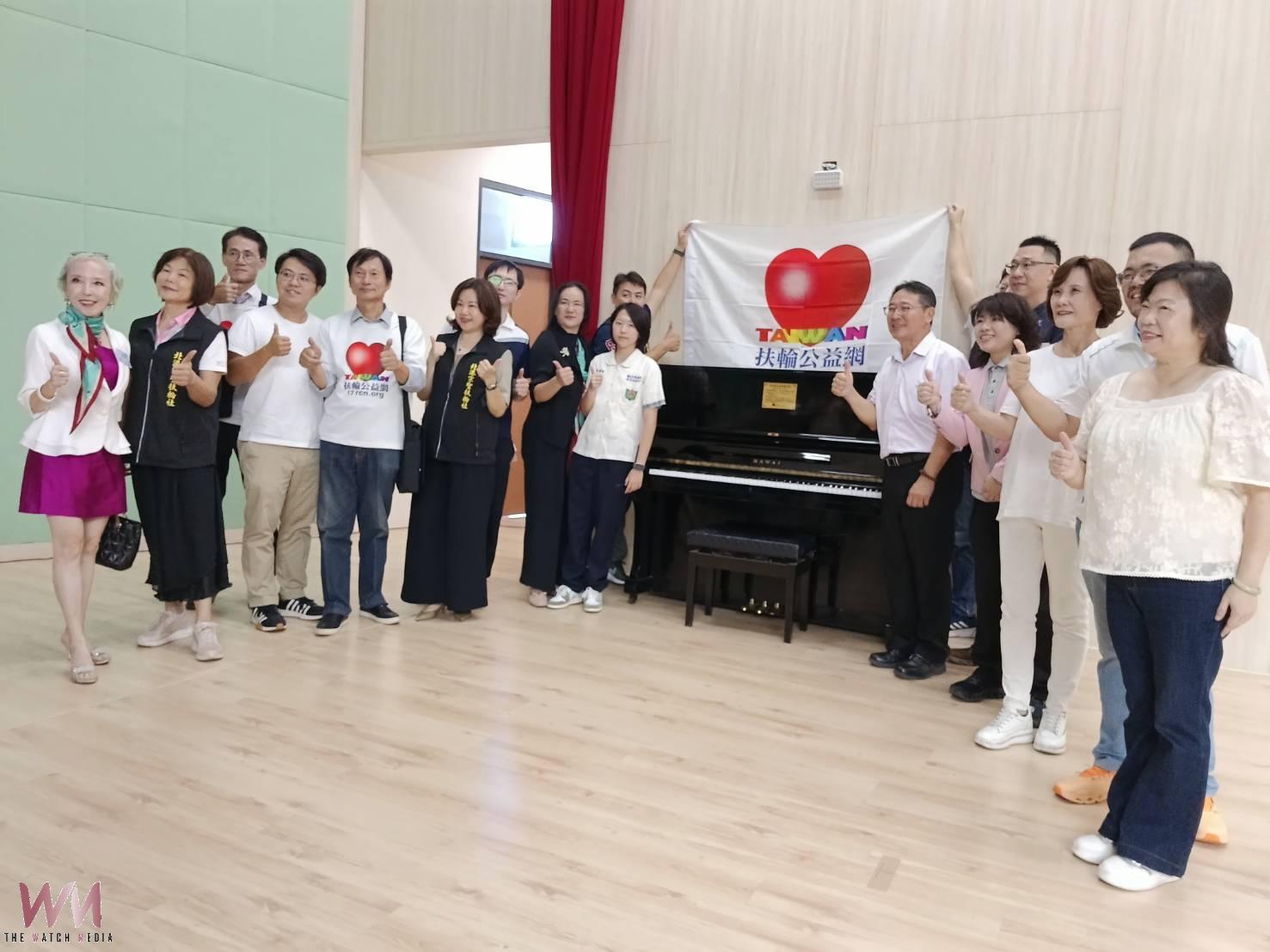 扶輪傳愛暖校園 扶輪公益網跨區捐贈鋼琴