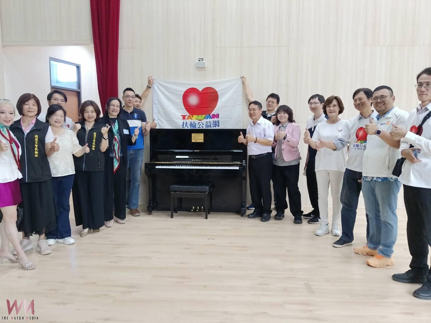 扶輪傳愛暖校園 扶輪公益網跨區捐贈鋼琴 - https://www.watchmedia01.com