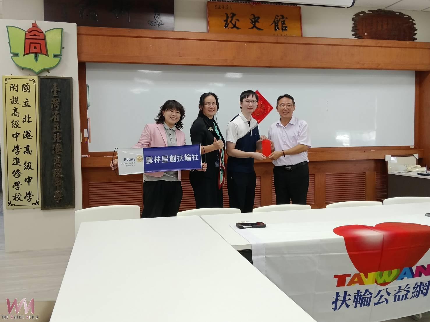 扶輪傳愛暖校園 扶輪公益網跨區捐贈鋼琴 - https://www.watchmedia01.com