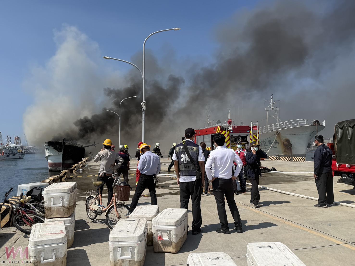 高雄旗津漁市場3艘漁船火警 警消到場搶救 - https://www.watchmedia01.com