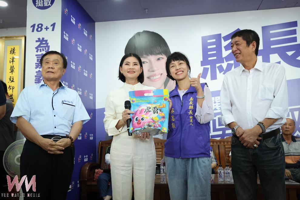 藍白力推的無黨籍嘉義縣長候選人、朴子市長吳品叡競選團隊正式進駐朴子競選總部舉行祈福儀式。(圖/吳品叡競總提供)