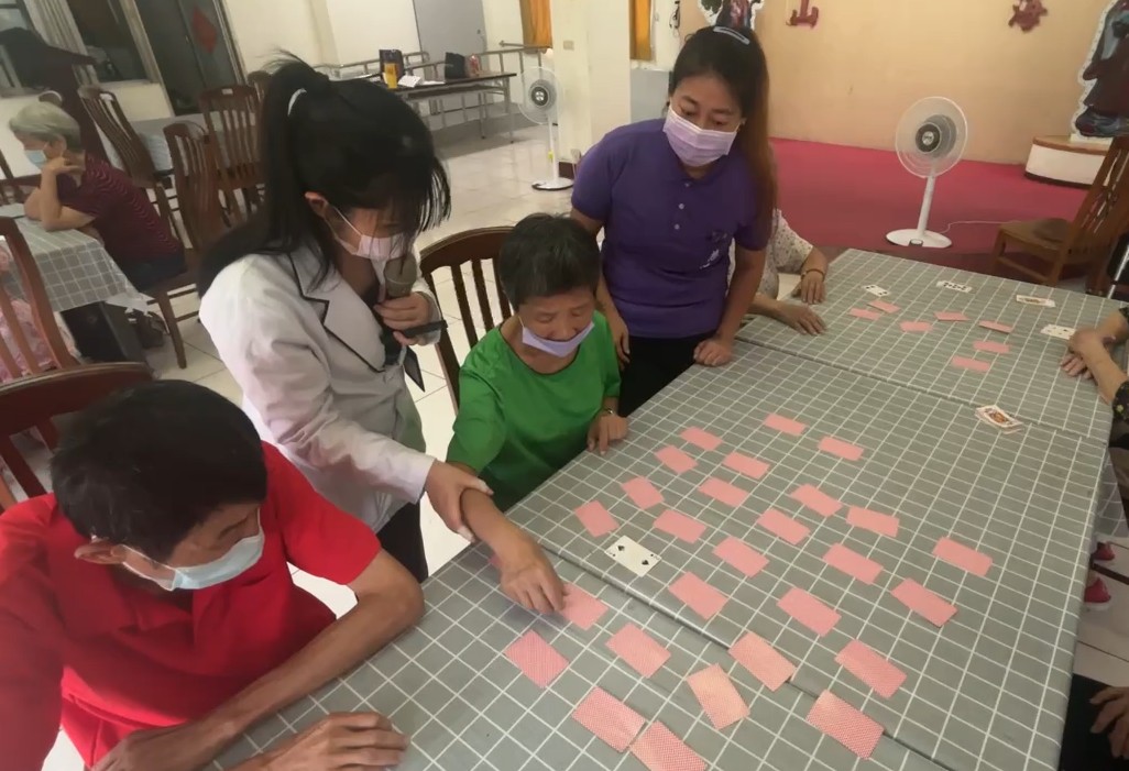 熟悉撲克牌變健腦遊戲!彰化榮家長輩「玩」出好腦力 - https://www.watchmedia01.com