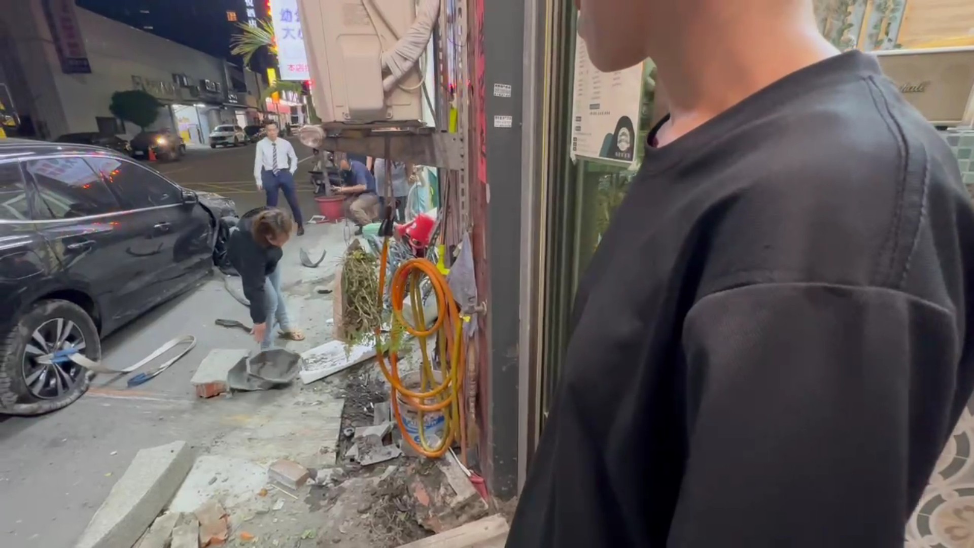 太驚險！鹿港休旅車暴衝連撞3車　女行人遭撞骨裂 - https://www.watchmedia01.com