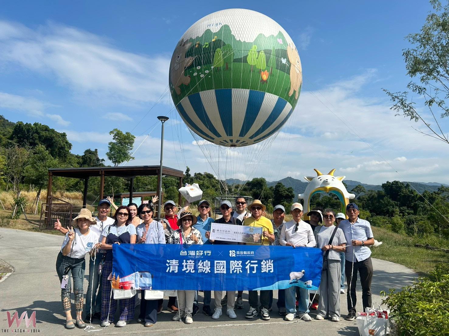 港澳踩線團乘「台灣好行」暢遊南投之美 逛茶博巧遇許縣長 大讚南投好茶 - https://www.watchmedia01.com