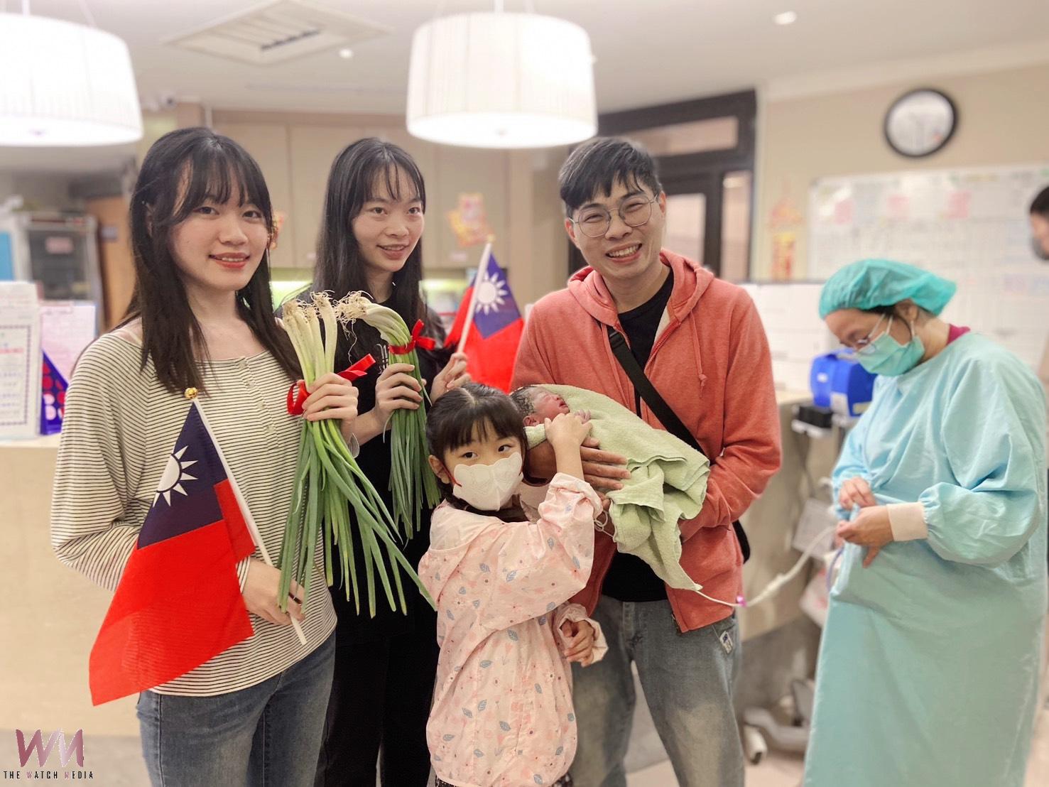 茂盛醫院迎接2名國慶寶寶 20年前試管姊妹回院傳遞祝福 - https://www.watchmedia01.com