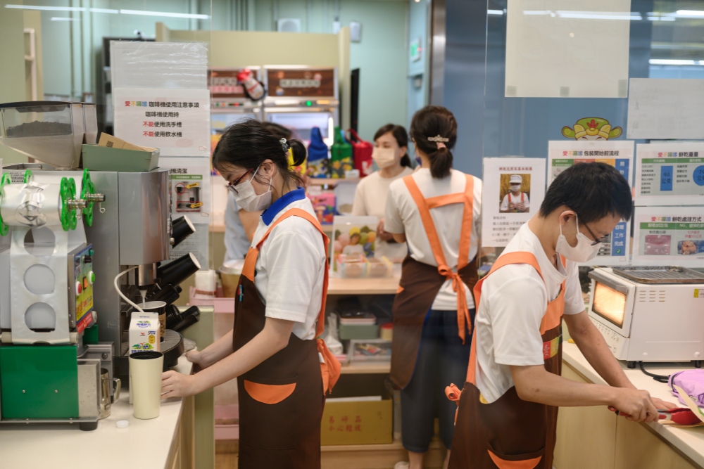 路過捷運南港展覽館站請留步 愛不囉嗦南港店歡迎您的光臨! - https://www.watchmedia01.com
