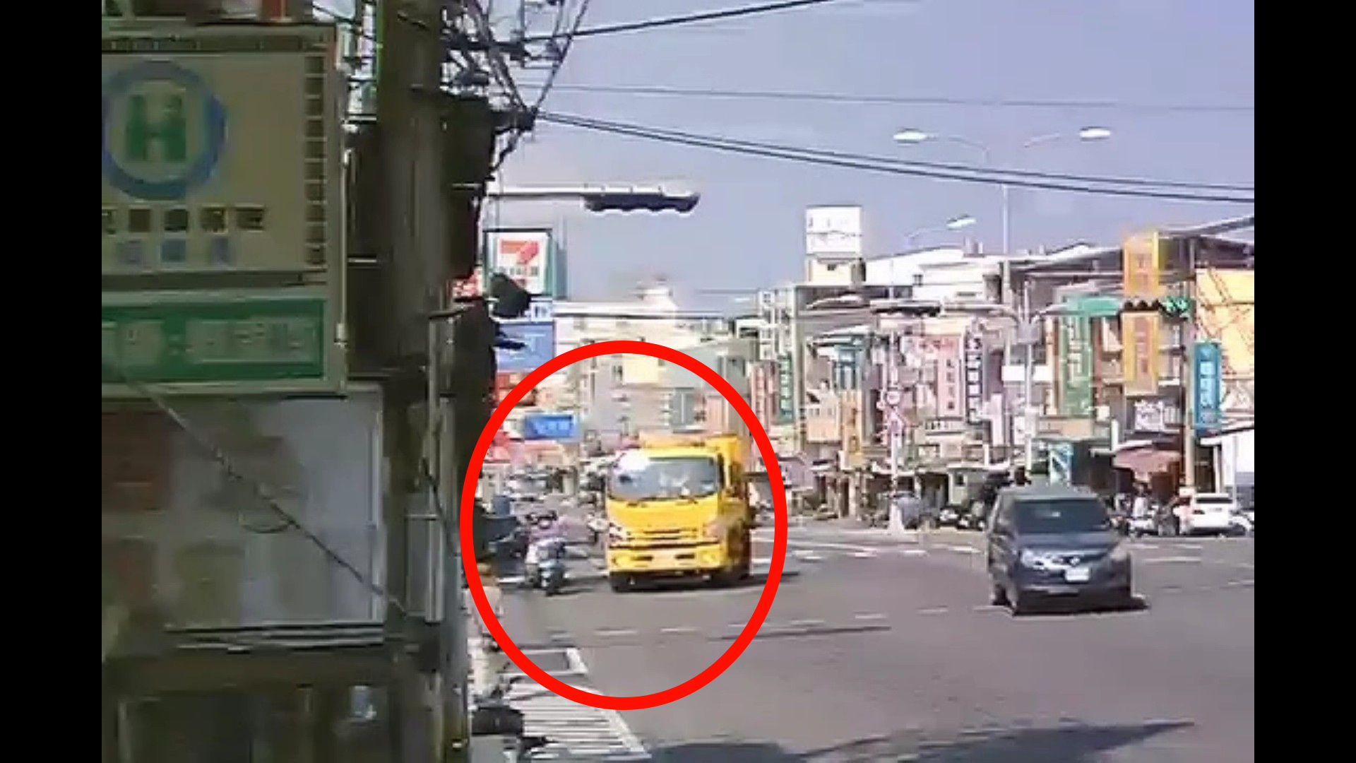 彰化垃圾車右轉撞死73歲婦人 行車紀錄器曝碰撞瞬間 - https://www.watchmedia01.com