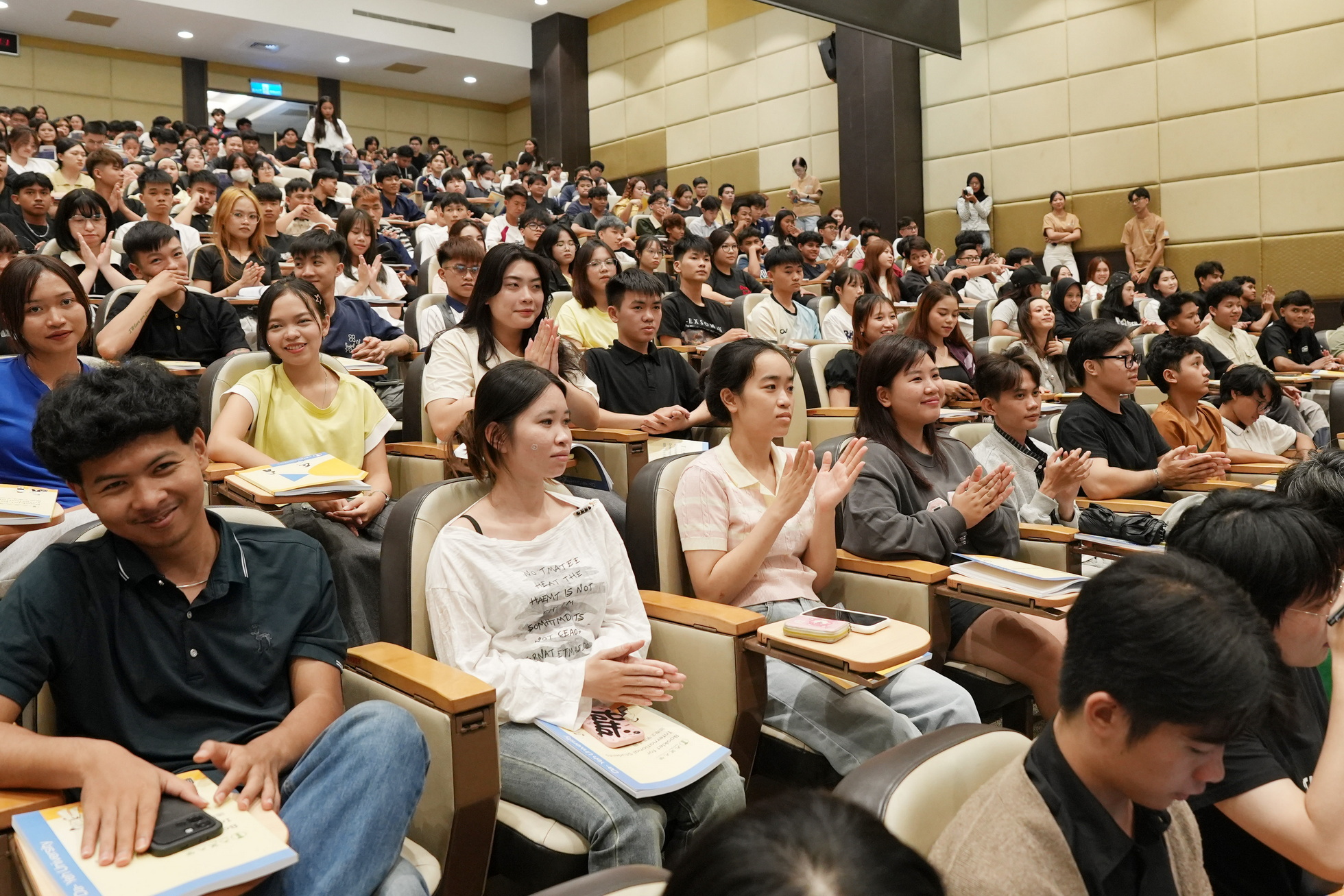 400名境外新生報到大葉大學 多元文化為校園注入新活力 - https://www.watchmedia01.com