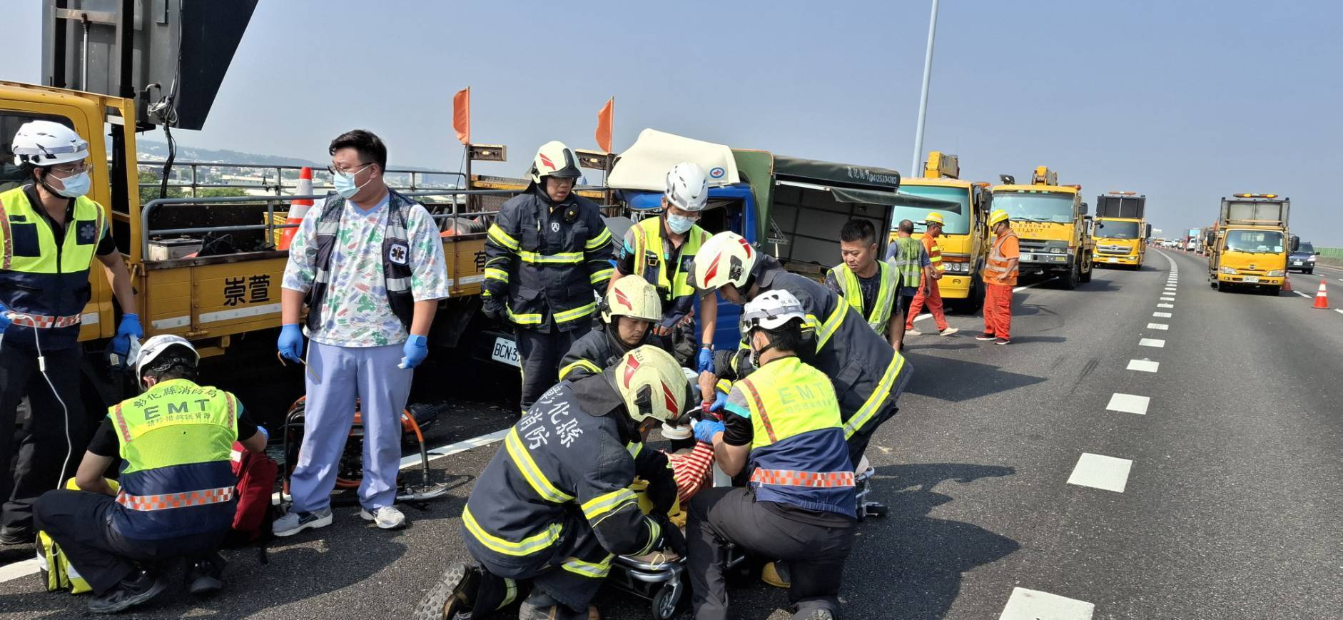 國道3號彰化段小貨車追撞工程車 65歲婦人送醫不治 - https://www.watchmedia01.com