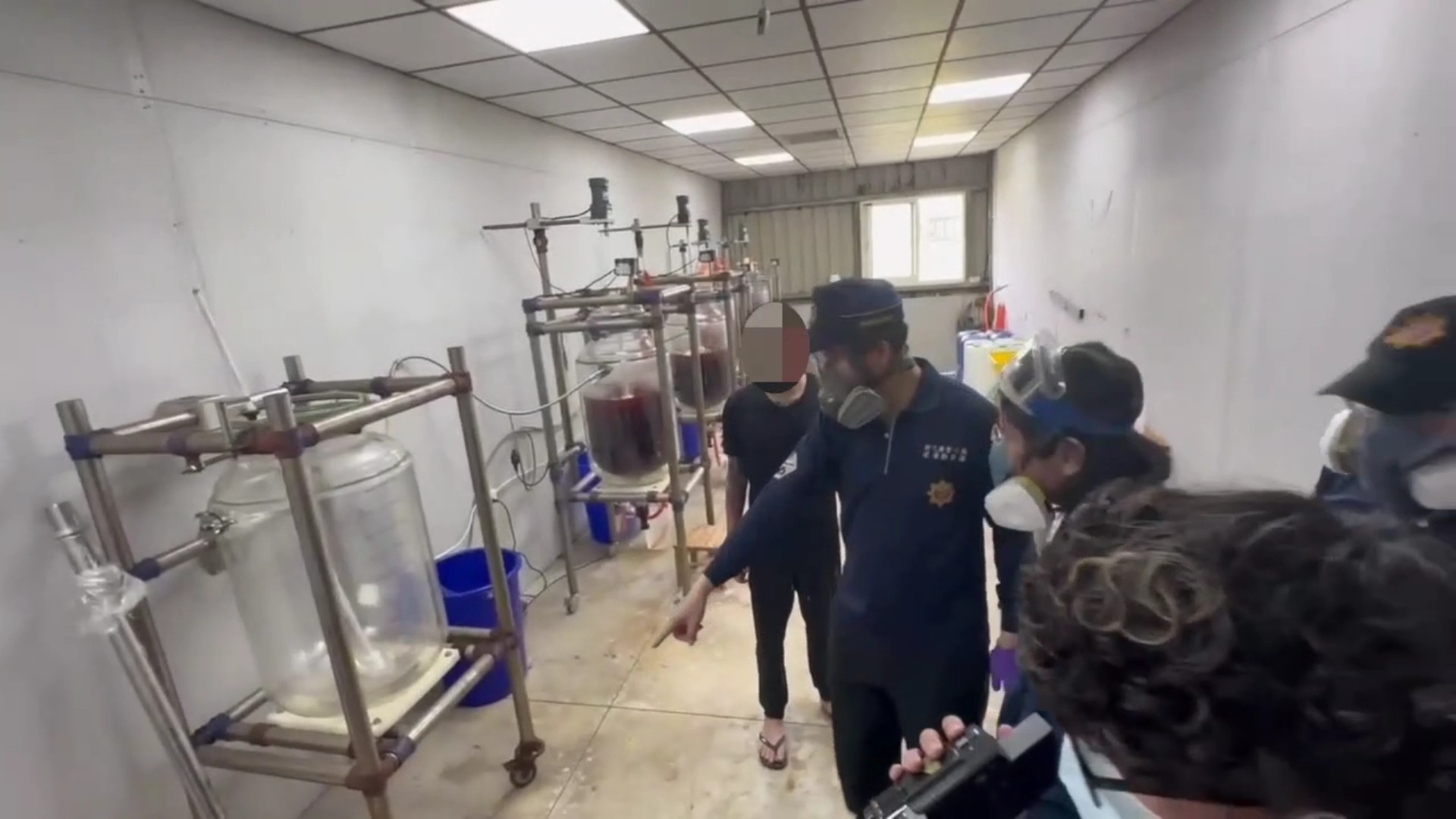 （有影片）／異味露餡！隱藏製毒工廠曝光　7300萬元毒品遭警查扣