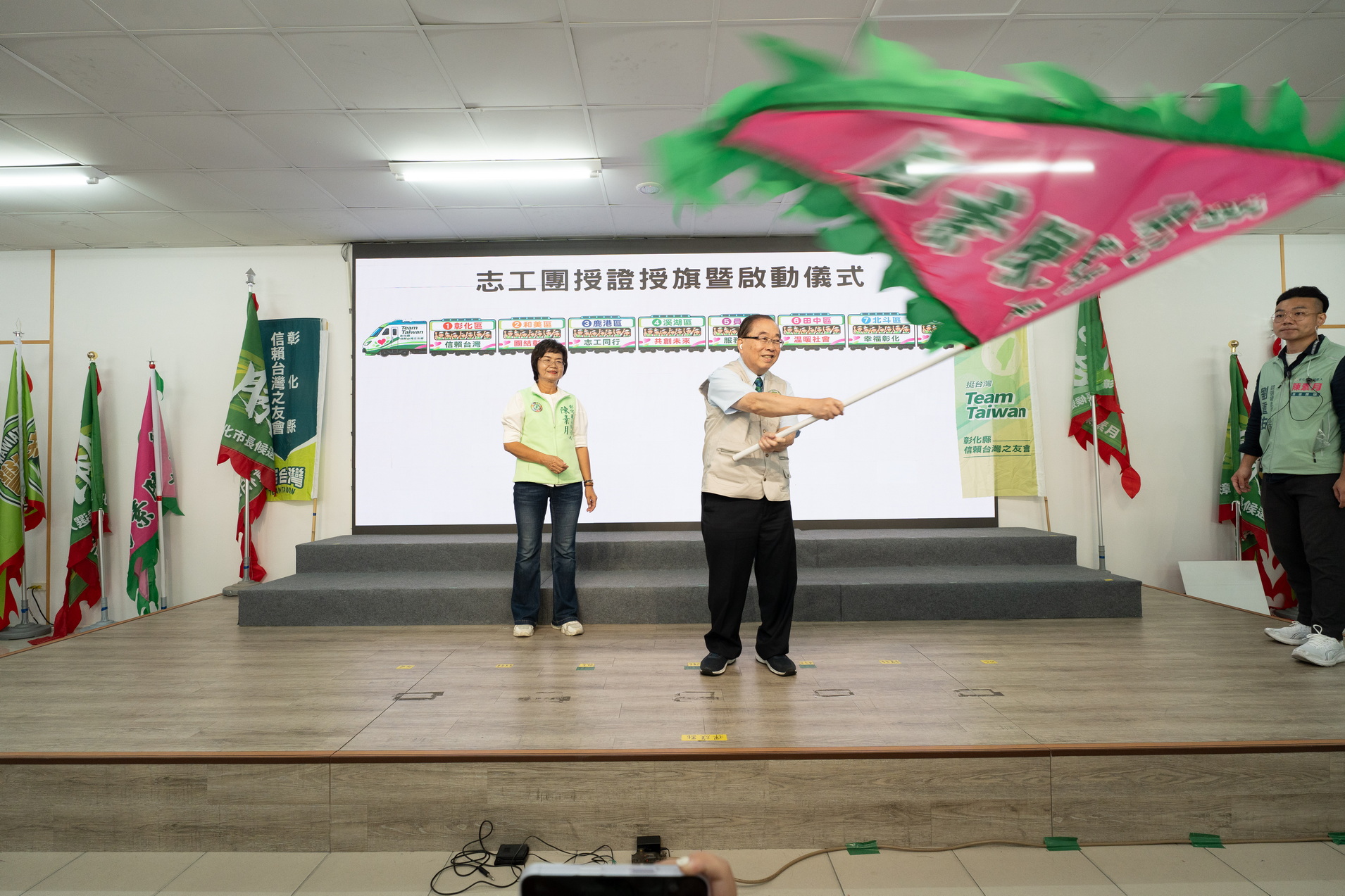 (有影片)/從一人到八區!彰化挺台灣志工團成立 公益服務再出發 - https://www.watchmedia01.com