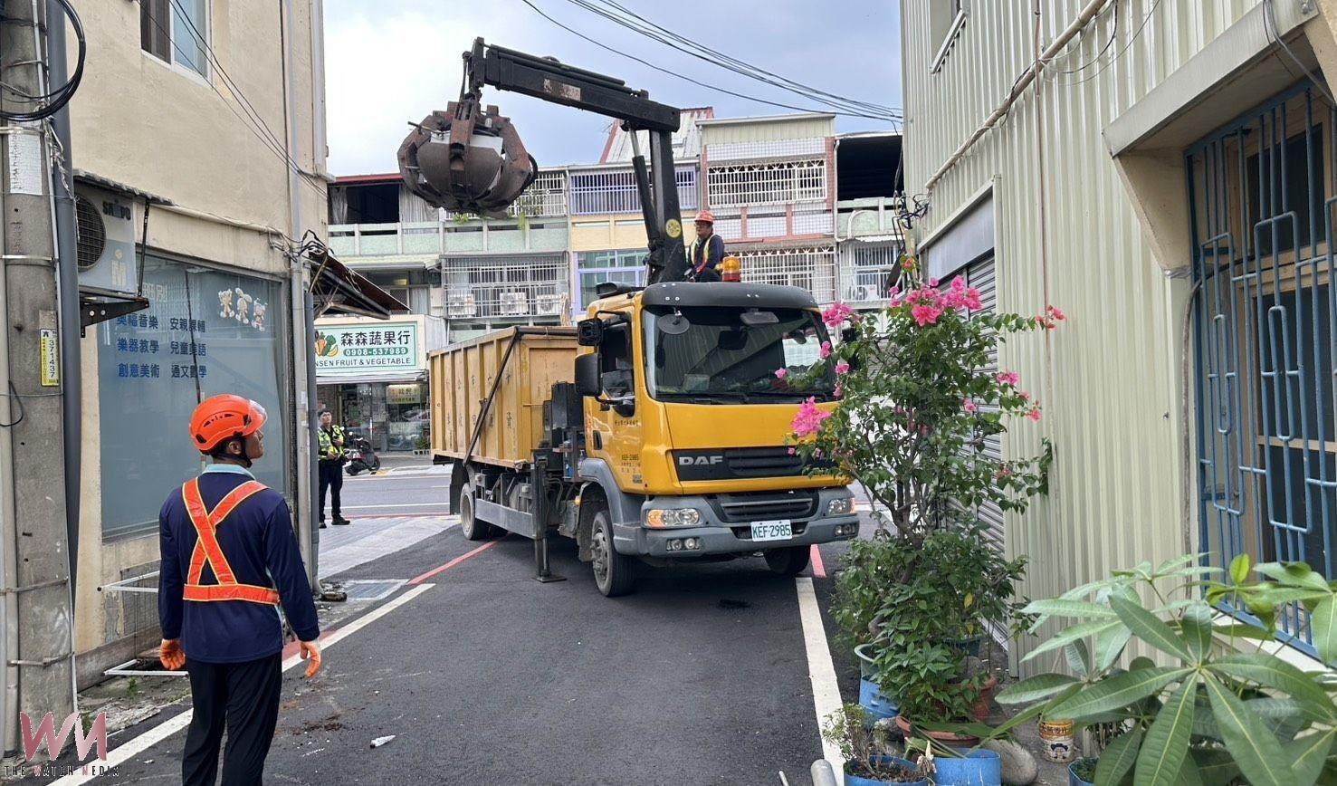 斗六警聯手清潔隊強力清道! 清除12件路障,違規占道最高罰2,400元 - https://www.watchmedia01.com