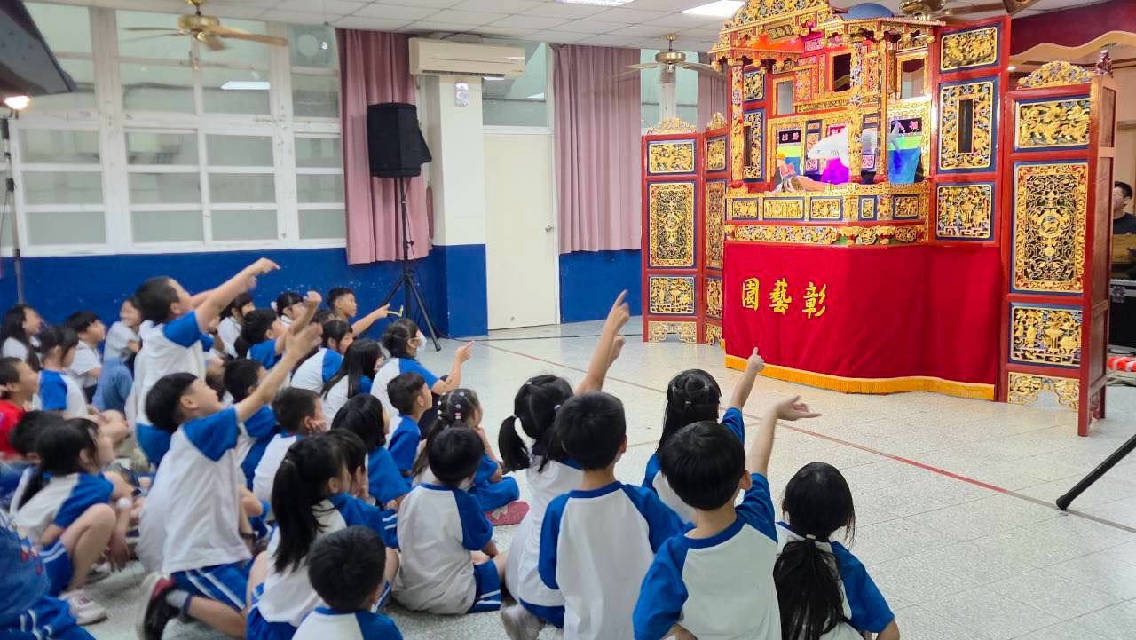 (有影片)/布袋戲走進國聖國小 孩子近距離感受掌中藝術魅力 - https://www.watchmedia01.com
