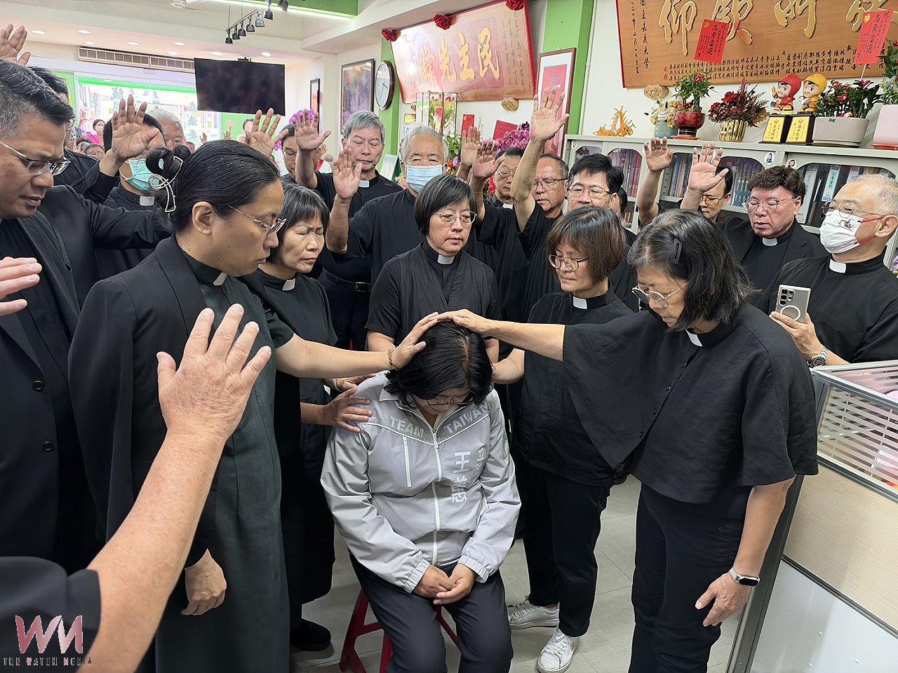 溫馨信仰注入選戰 百位基督徒齊聚嘉義為王美惠祈福 - https://www.watchmedia01.com