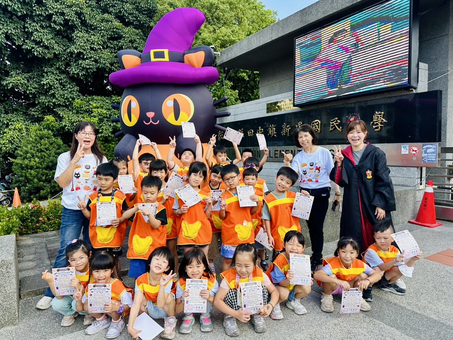 (有影片)/南瓜、幽靈齊登場!新民國小「皮皮怪怪屋」嗨翻校園 - https://www.watchmedia01.com