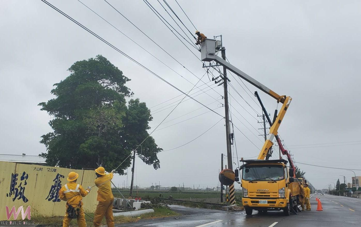 薔琵颱風強襲雲林海線！累計逾9500戶停電　台電動員233人全力搶修