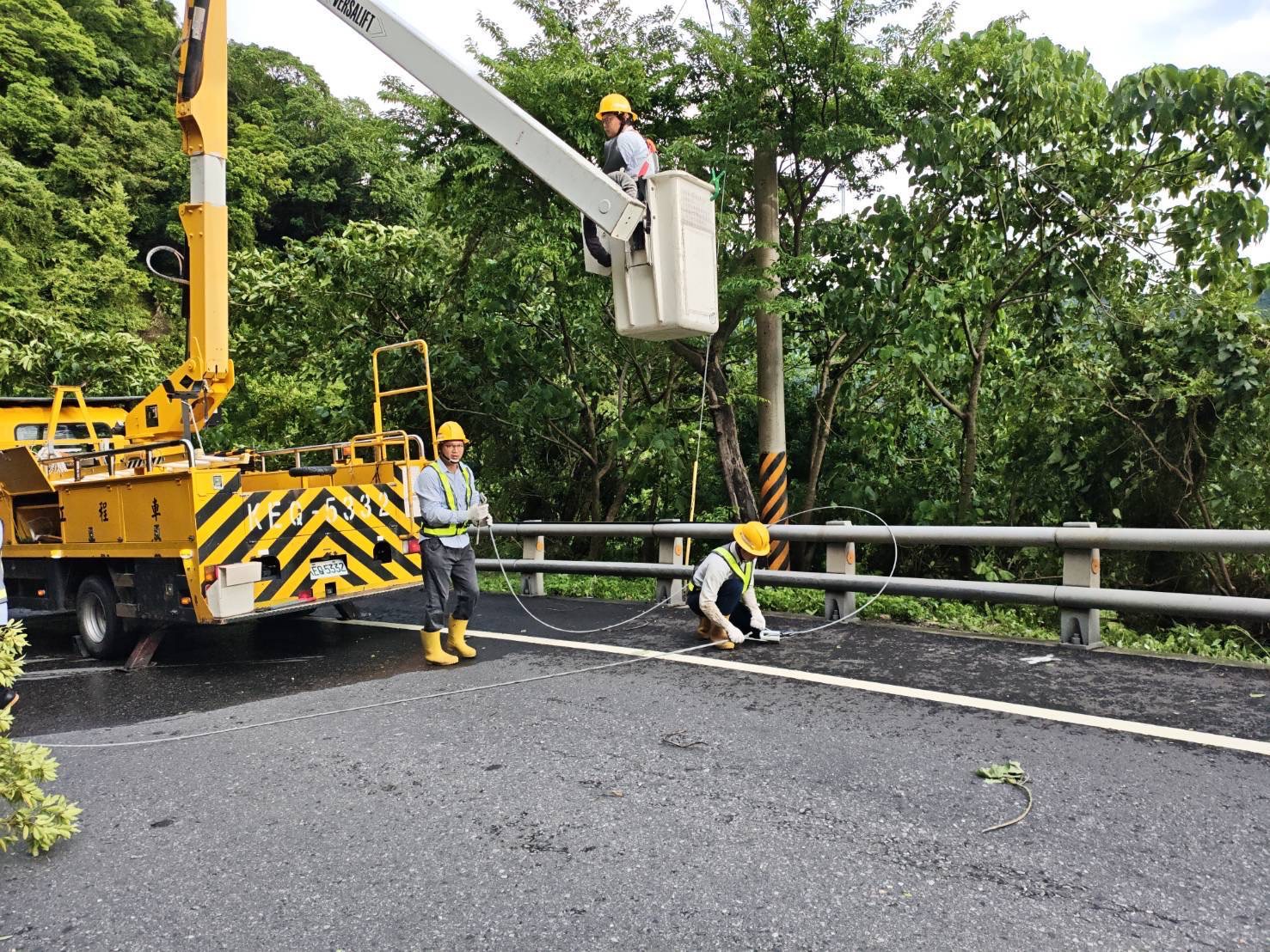 薔琵颱風重創宜蘭電力!逾2.3萬戶停電 台電跨區動員200人全力搶修 - https://www.watchmedia01.com
