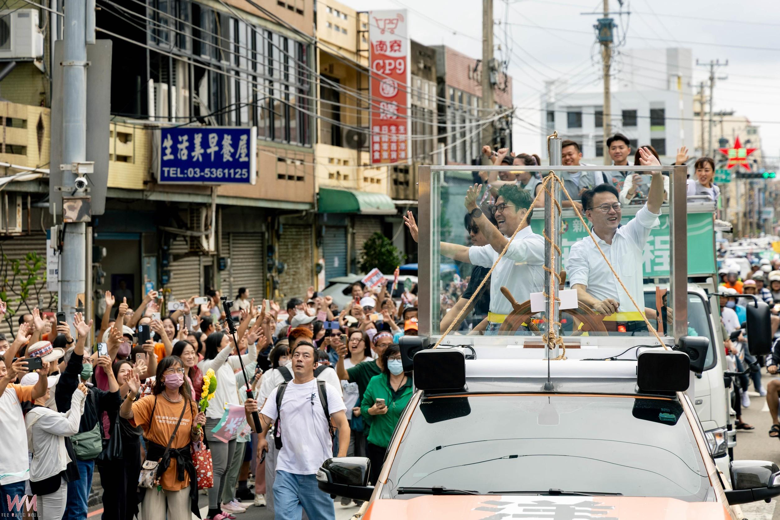 沈伯洋「洋流號」首跨縣市力挺莊競程　  新竹南寮人潮擠爆