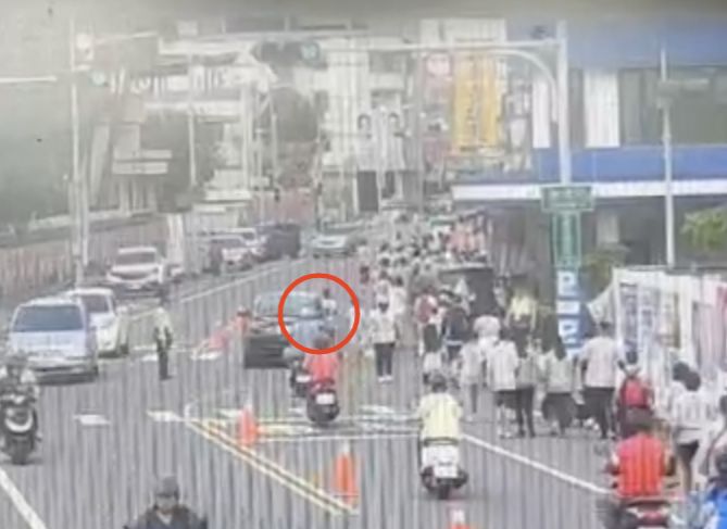員林獅子盃路跑驚傳車禍!10歲男童遭轎車擦撞倒地 - https://www.watchmedia01.com
