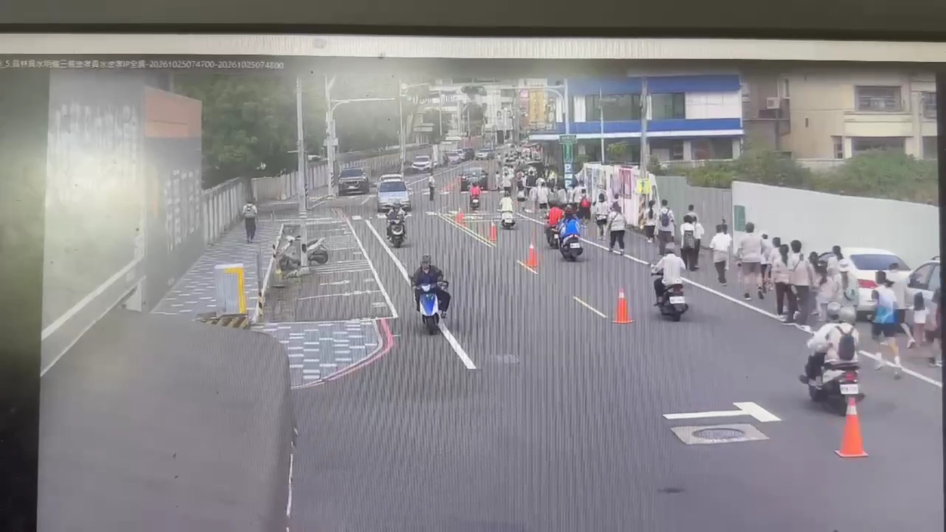 員林獅子盃路跑驚傳車禍!10歲男童遭轎車擦撞倒地 - https://www.watchmedia01.com