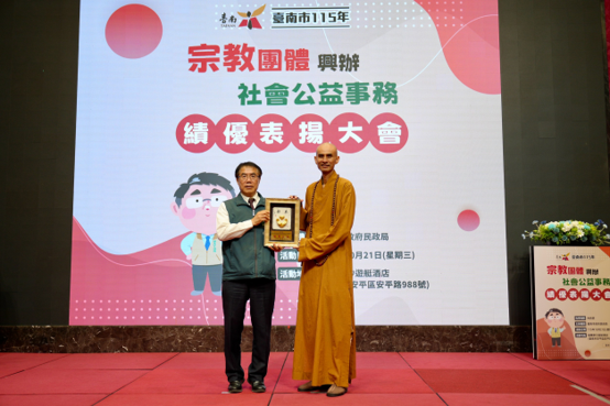 楠西萬佛寺獲社會教化獎 北港媽祖二度參加梁皇 「西BA  3對3籃球賽」年輕 科技 弘法與時俱進