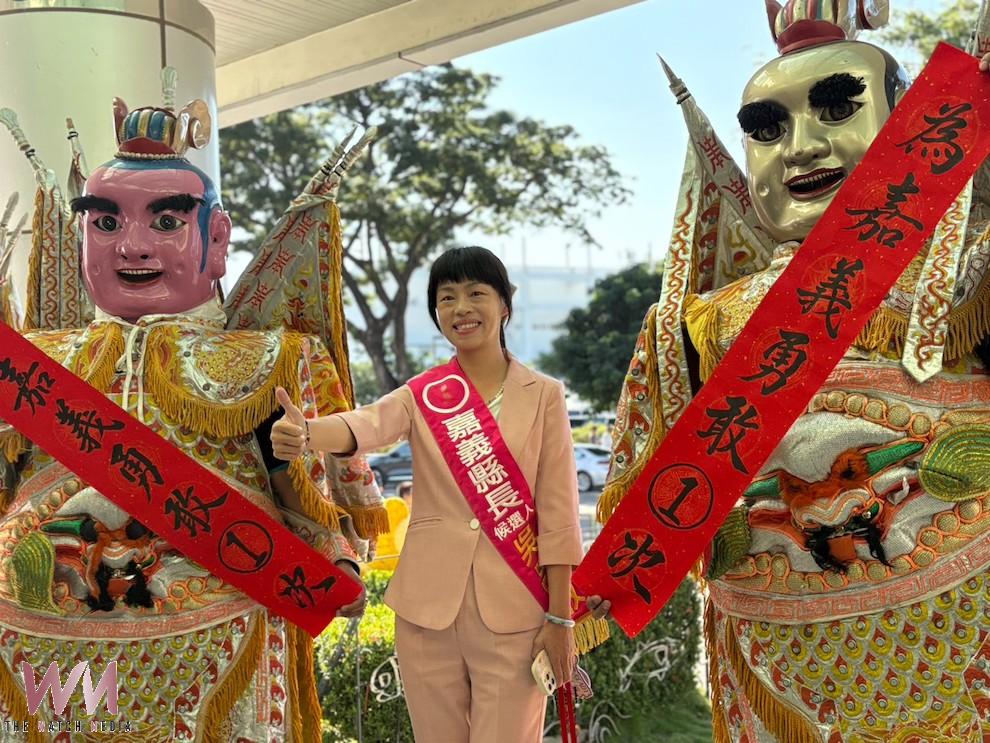 「在野大聯盟」的無黨籍嘉義縣長候選人吳品叡抽中「1」號後與支持者高喊「為嘉義勇敢一次」。(圖/吳品叡競總提供)