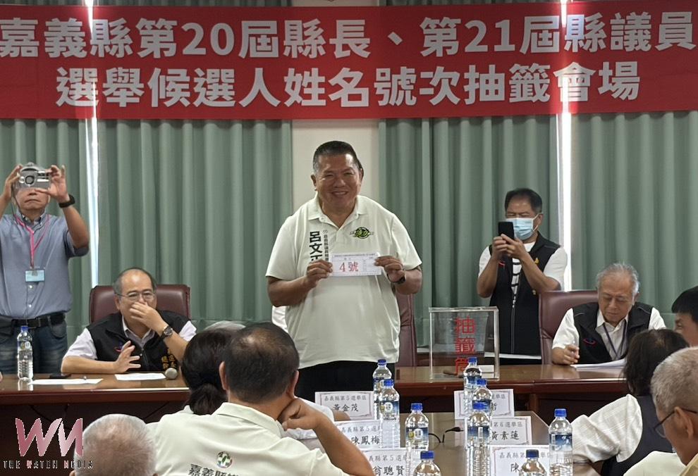 連兩次以些微差距,今捲土重來再選,第4選區議員參選人呂文正抽中4號。(圖/記者陳惲朋攝)