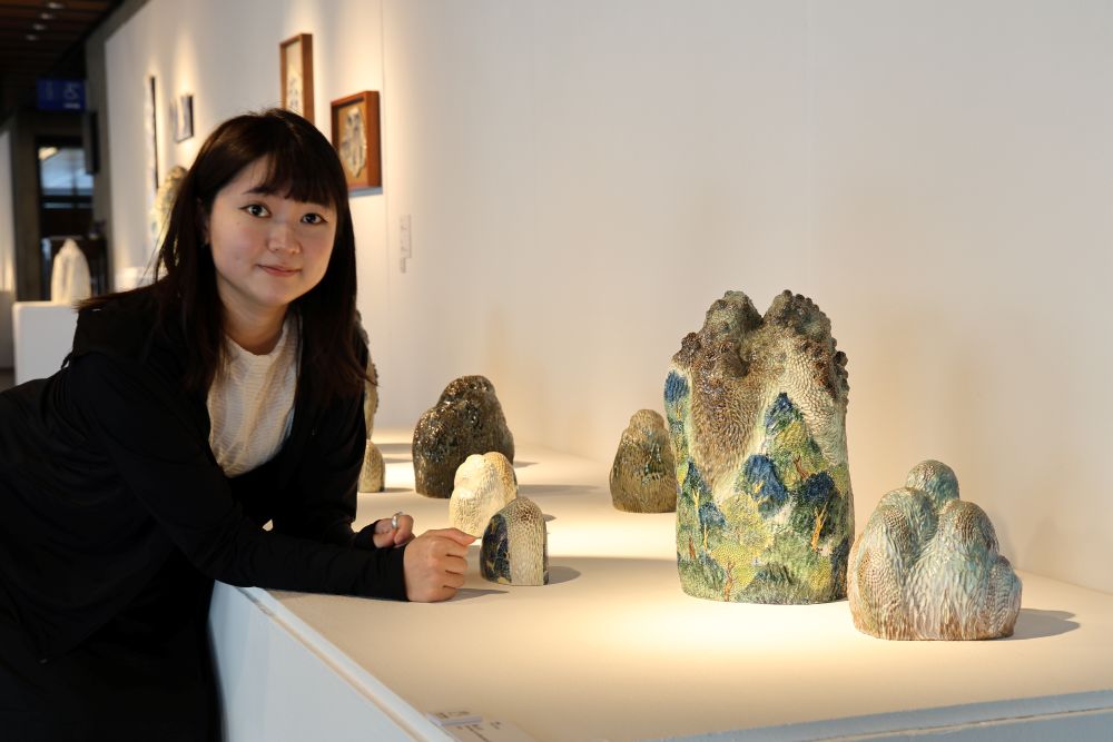 水墨山水化作立體陶藝　唐榕個展「山彩疊疊」陶博館展出 - https://www.watchmedia01.com
