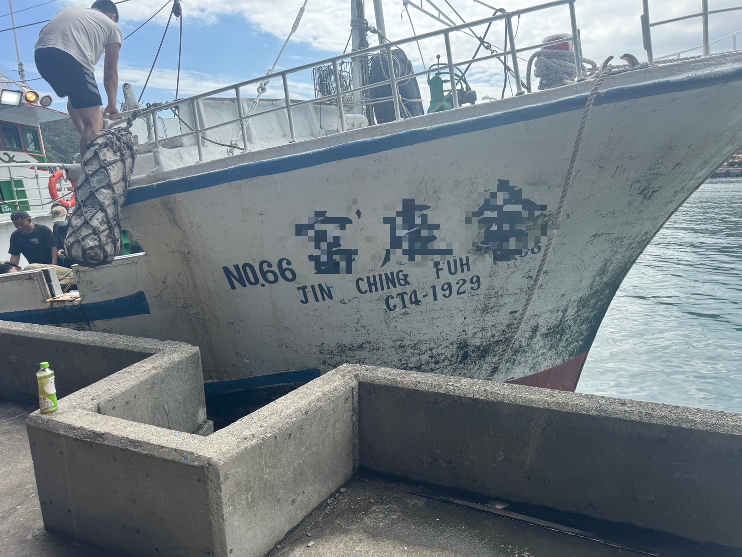 南方澳漁船疑氨氣外洩釀3人不適　外籍漁工昏迷船艙緊急送醫 - https://www.watchmedia01.com
