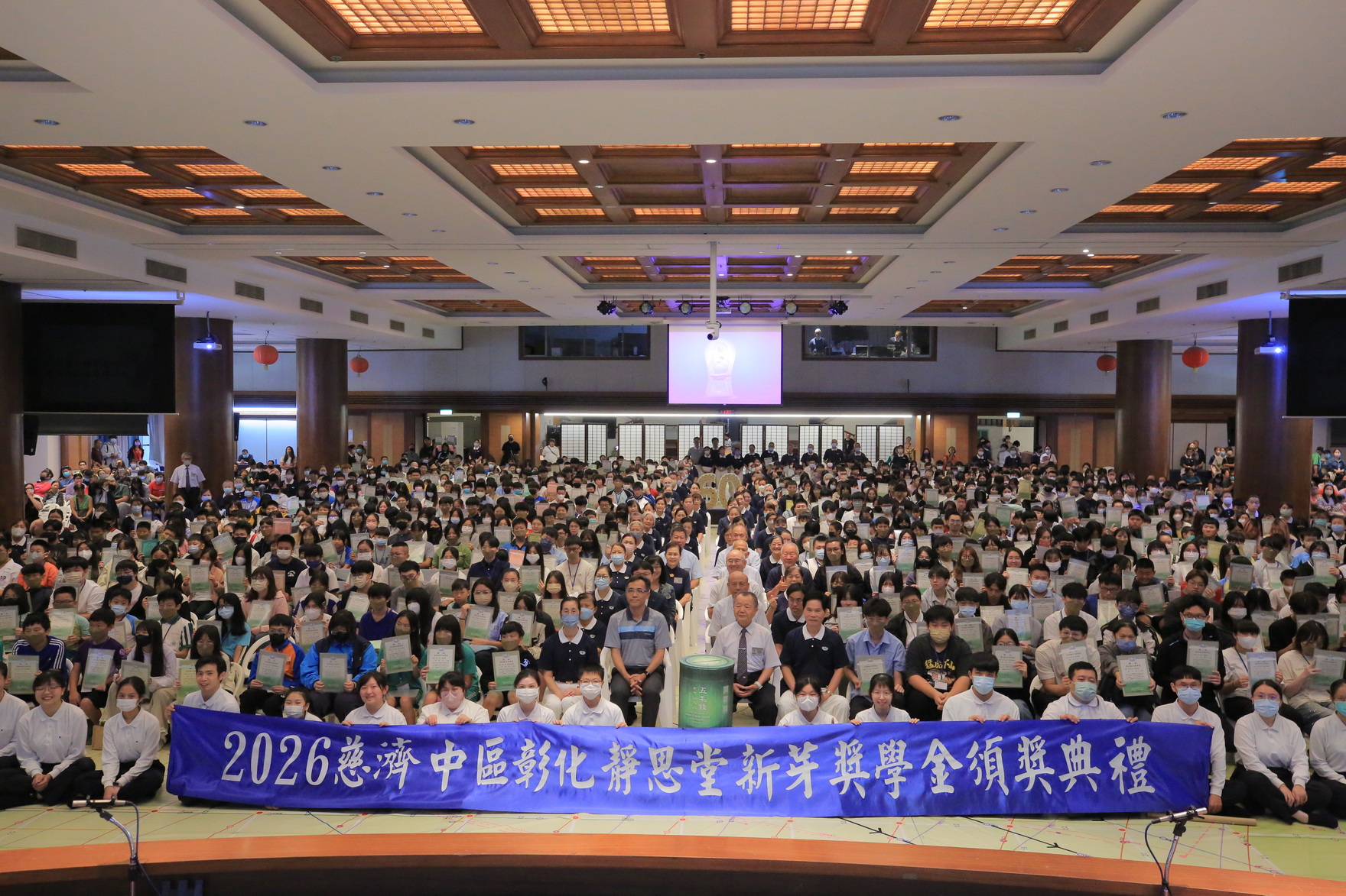 陪伴逆境學子勇敢成長 慈濟新芽獎學金溫暖助學 陪伴逆境學子勇敢成長 慈濟新芽獎學金溫暖助學