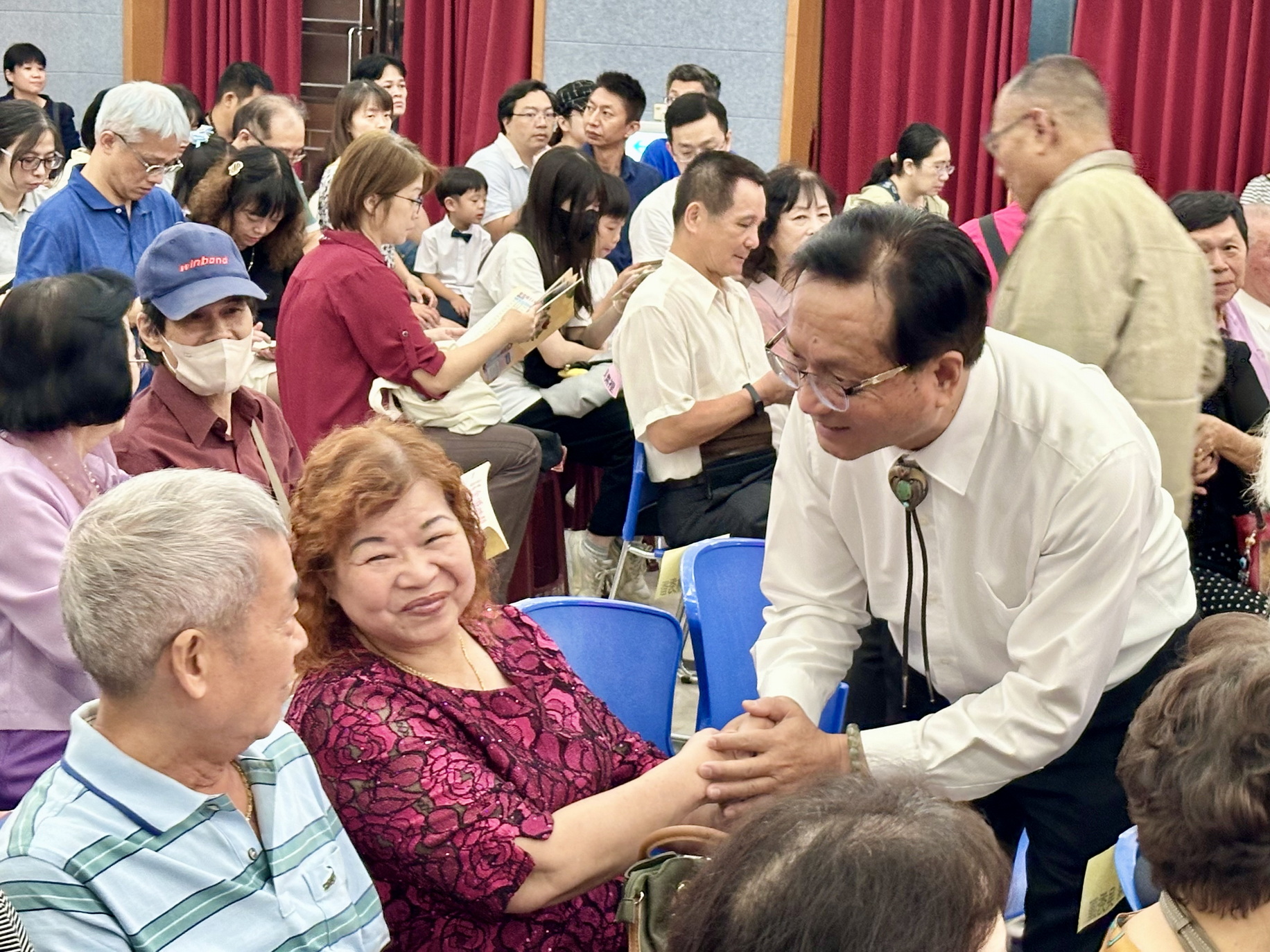從青絲到白髮 彰化市241對金婚夫妻見證半世紀愛情 - https://www.watchmedia01.com